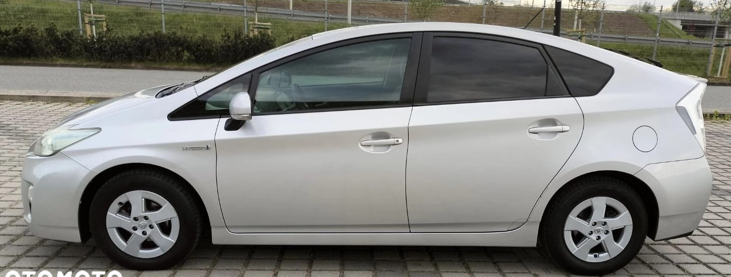 Toyota Prius cena 29900 przebieg: 326000, rok produkcji 2011 z Wrocław małe 37